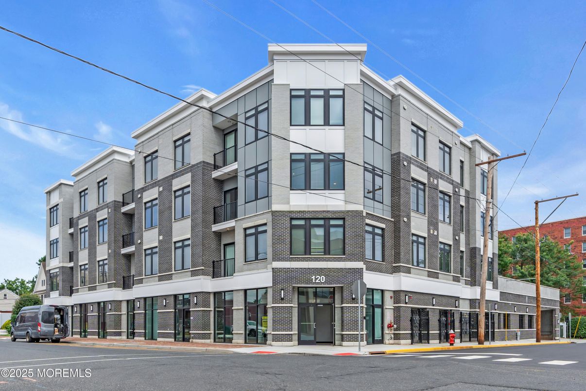 Exterior, Facade, Rowhouse