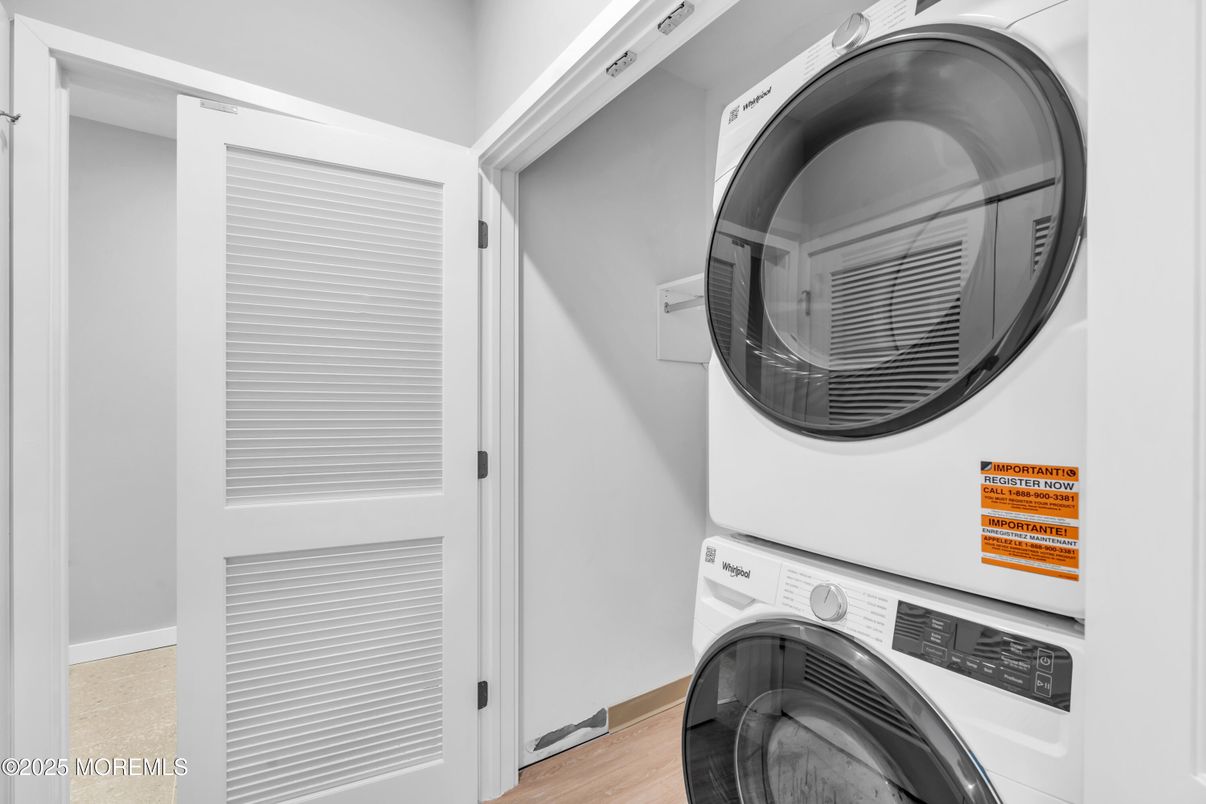 Interior, Utility Closets, Washer, Wood Texture Flooring