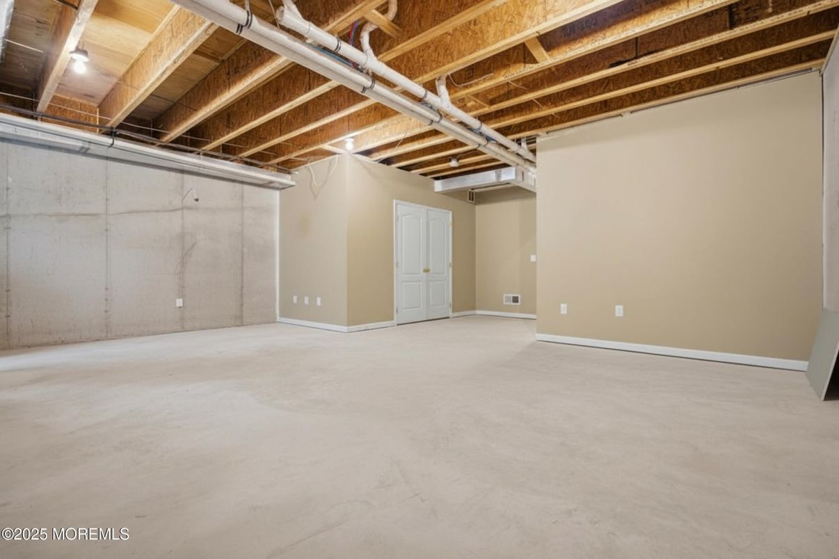 Empty room, Interior, Wooden Beams, Wooden Ceilings