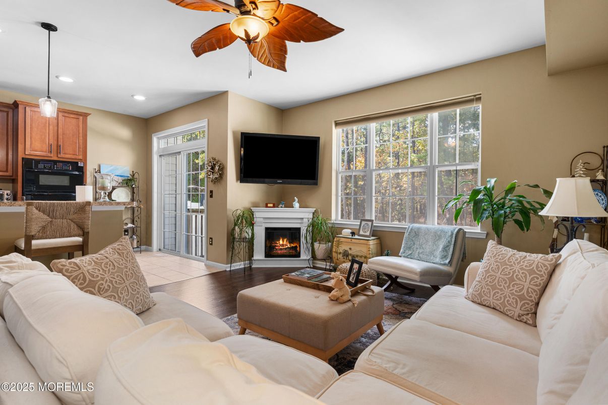 Fireplace, Interior, Living room, Pendant Lights, Recessed Lighting, Wood Texture Flooring