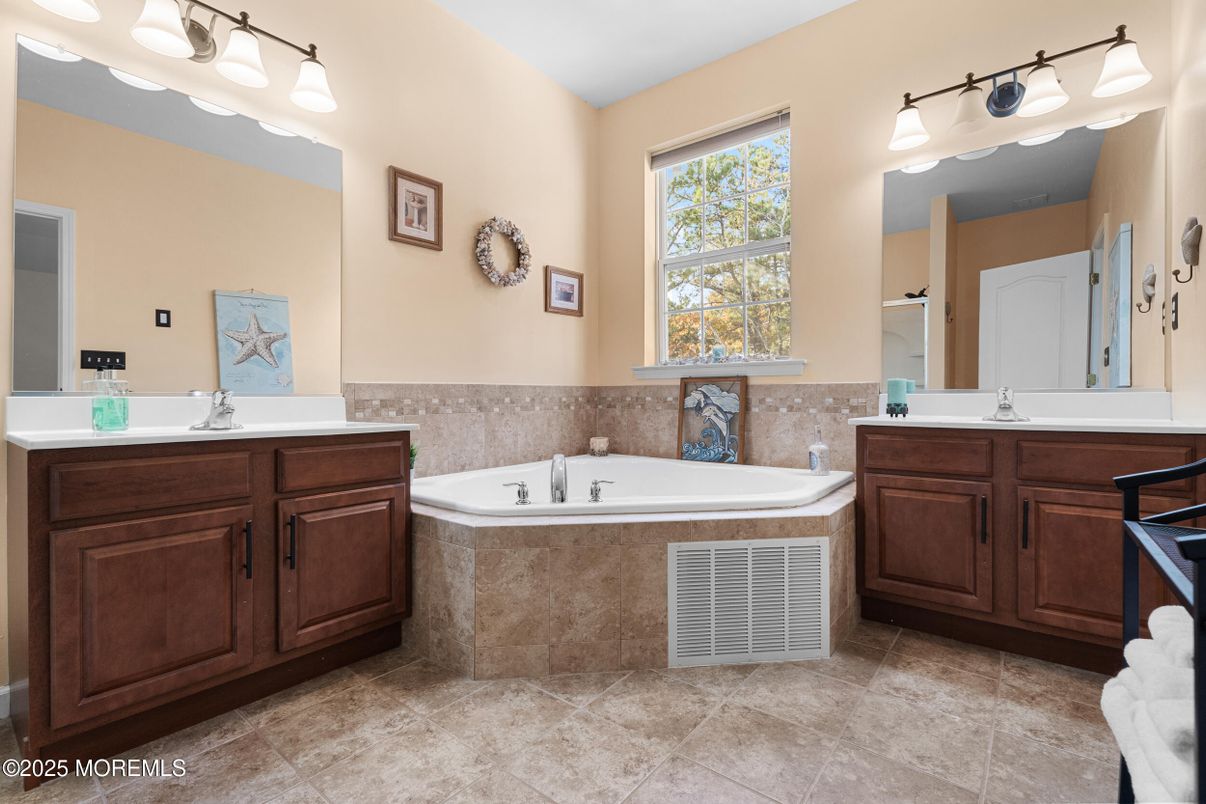 Bathroom, Dual Sink Vanities, Interior