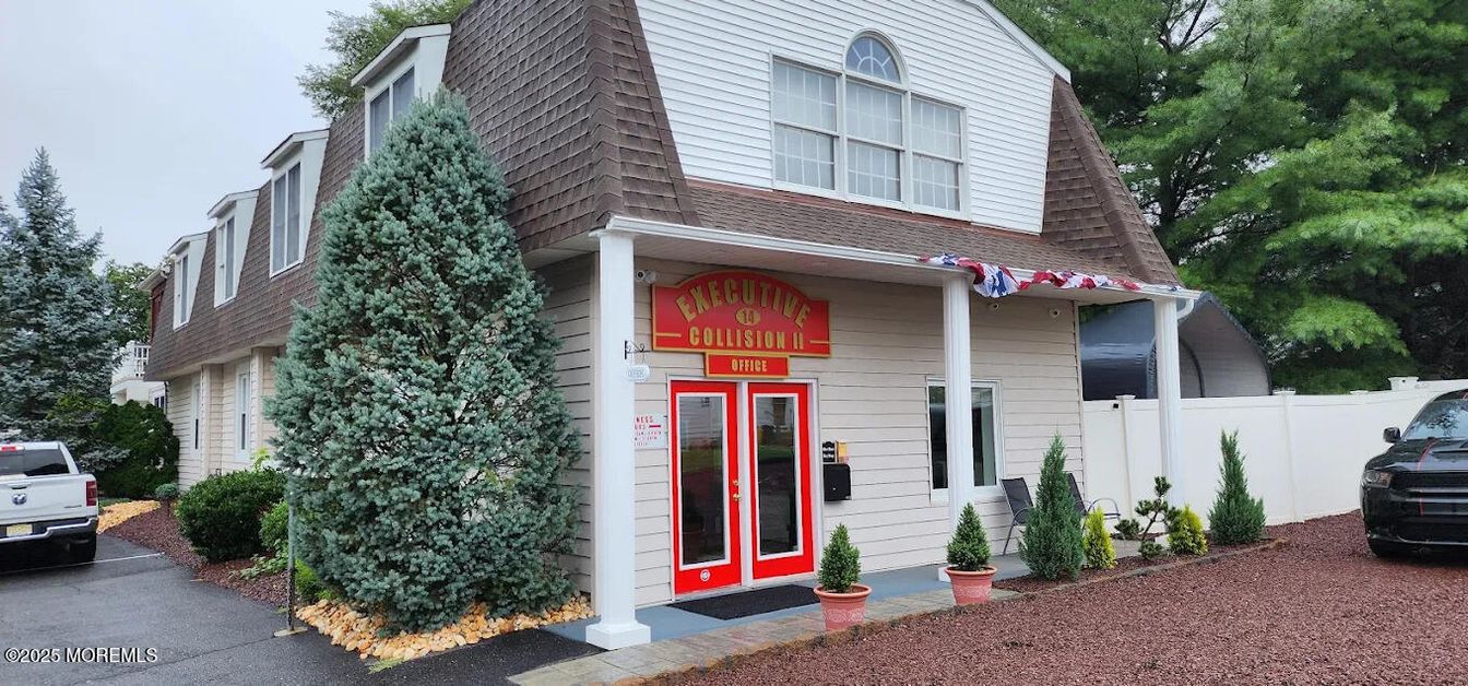 Exterior, Facade, None