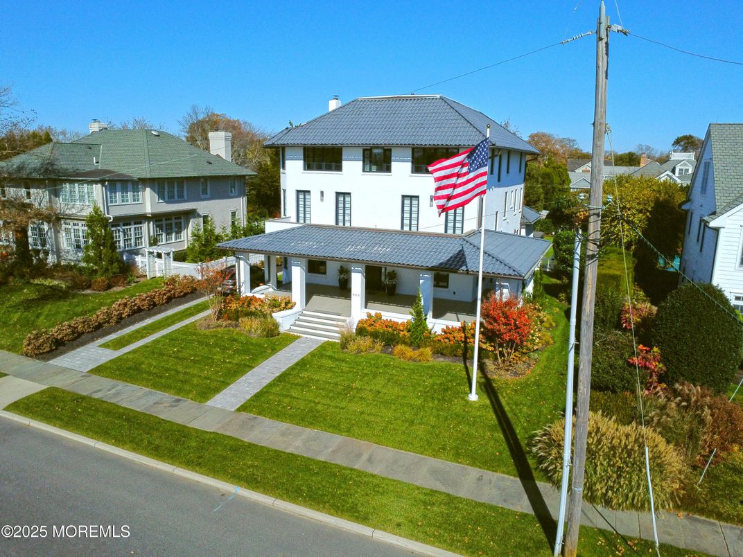 Exterior, Facade, Queen Anne Victorian