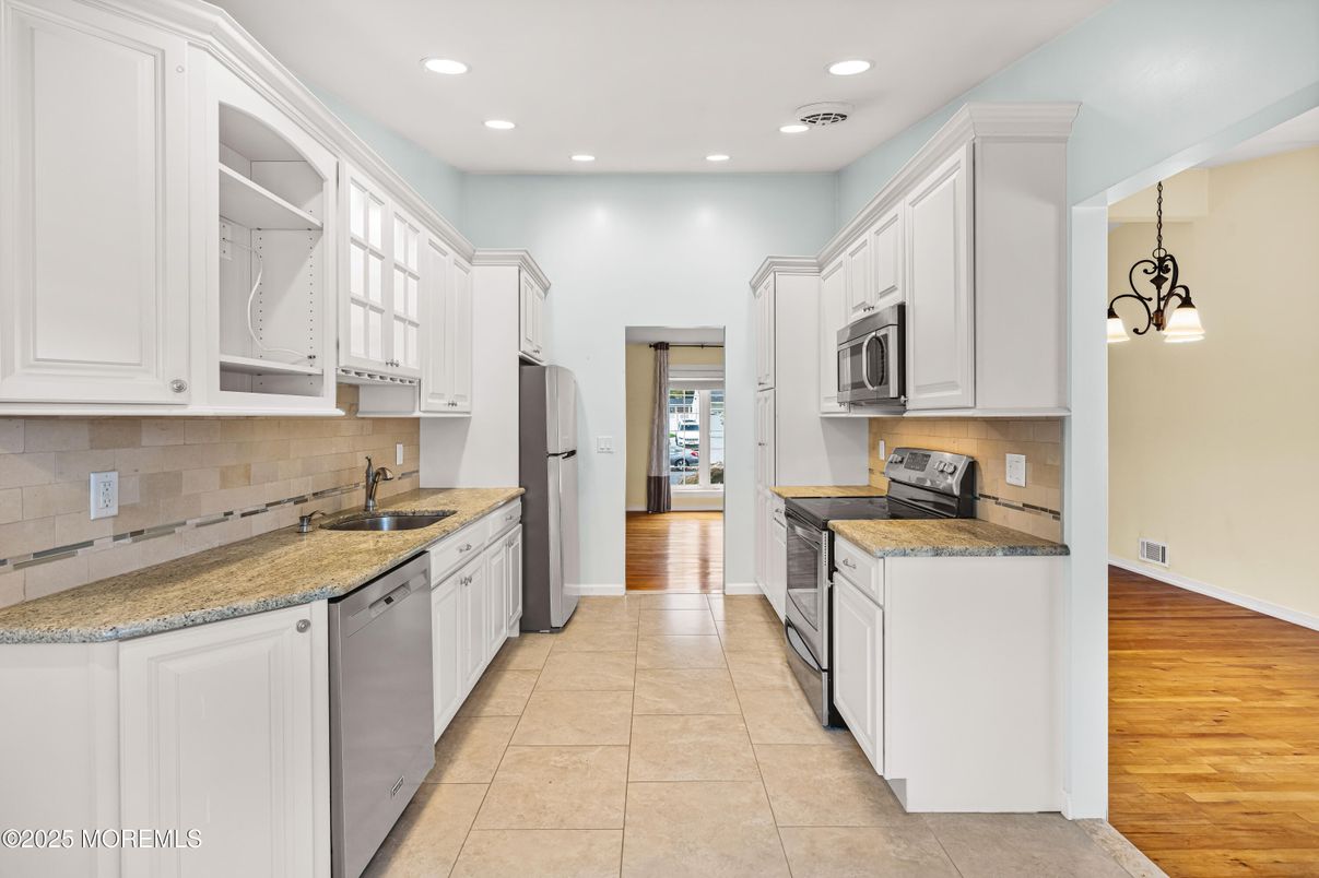 Interior, Kitchen, Pendant Lights, Recessed Lighting, Wood Texture Flooring