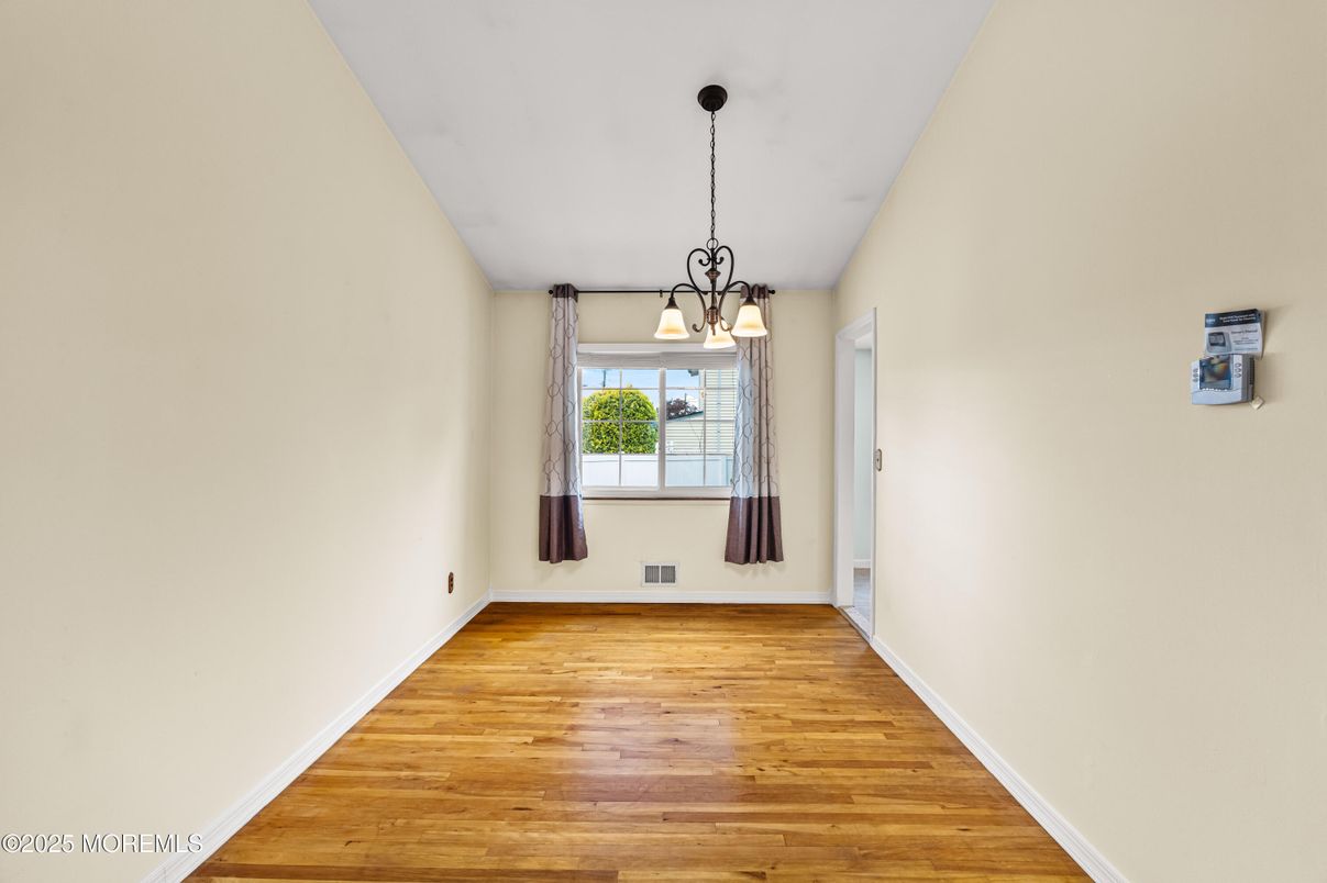 Empty room, Interior, Pendant Lights, Wood Texture Flooring