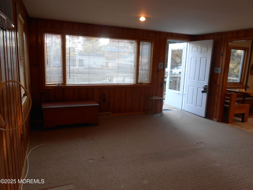 Empty room, Interior, Recessed Lighting, Wooden Walls