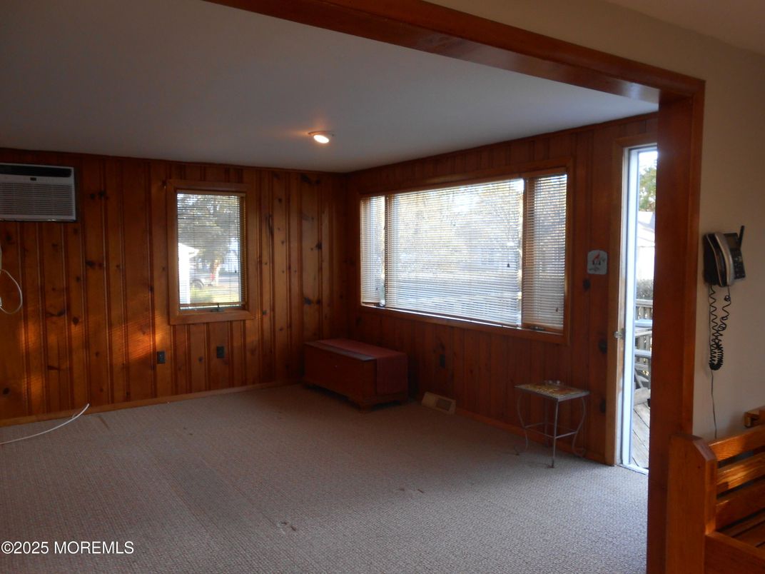 Empty room, Interior, Recessed Lighting, Wooden Walls
