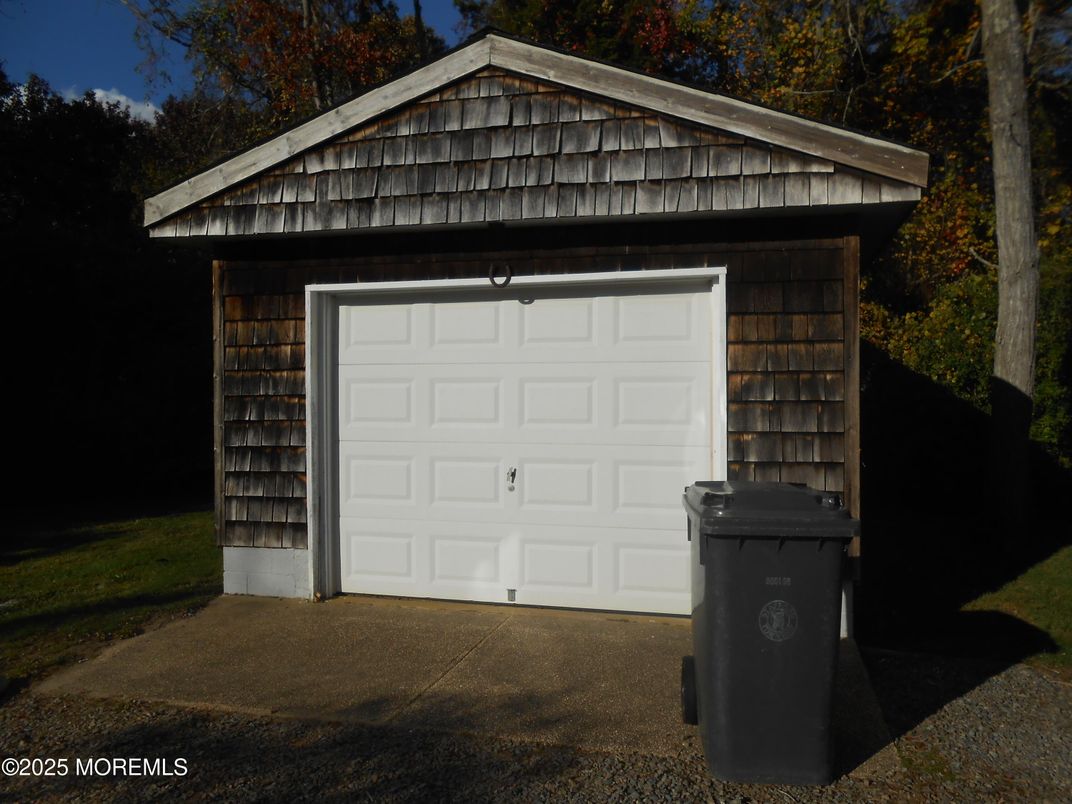 Detached Garage, Exterior