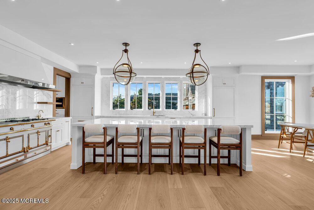 Dining room, Interior, Kitchen, Pendant Lights, Recessed Lighting, Wood Texture Flooring