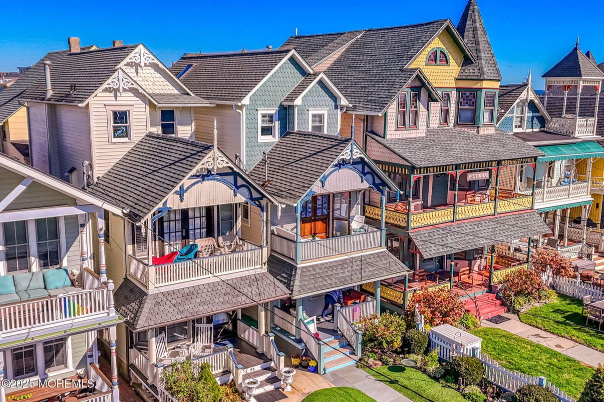 Exterior, Facade, Queen Anne Victorian