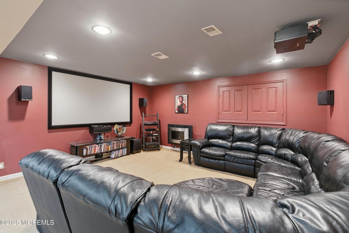 Interior, Projection Screen, Recessed Lighting, Theatre Room