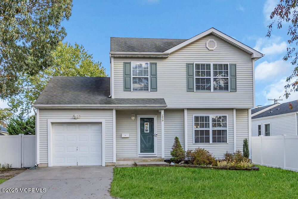 Attached, Exterior, Facade, Farmhouse