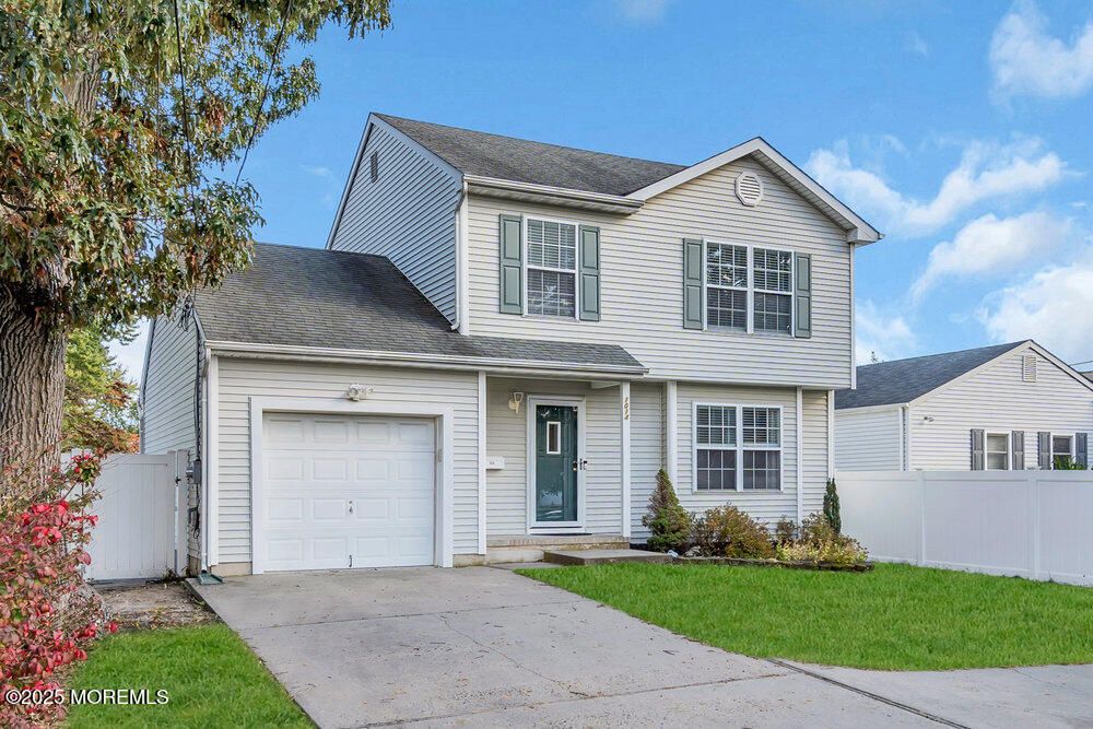 Attached, Exterior, Facade, Farmhouse