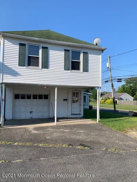 Attached, Exterior, Facade, Raised Ranch