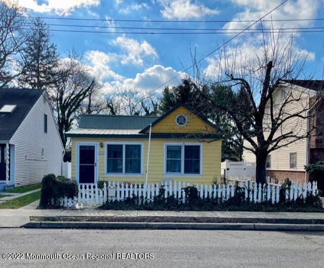 Exterior, Facade, Cape Cod