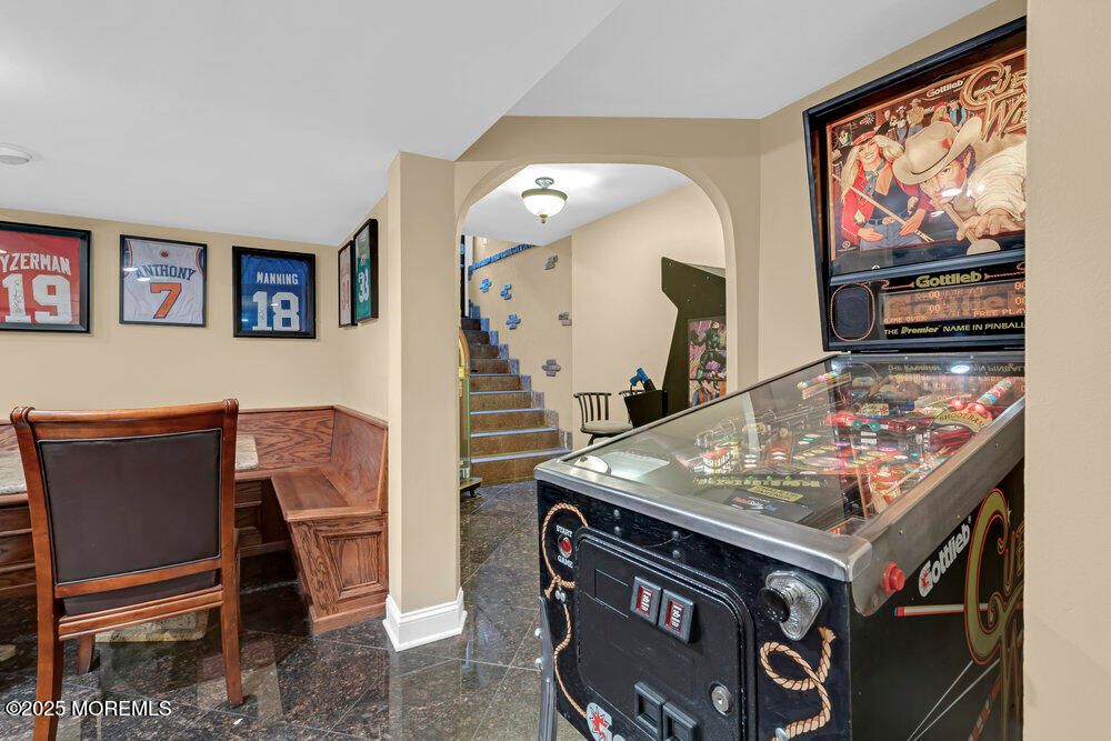 Game Room, Interior