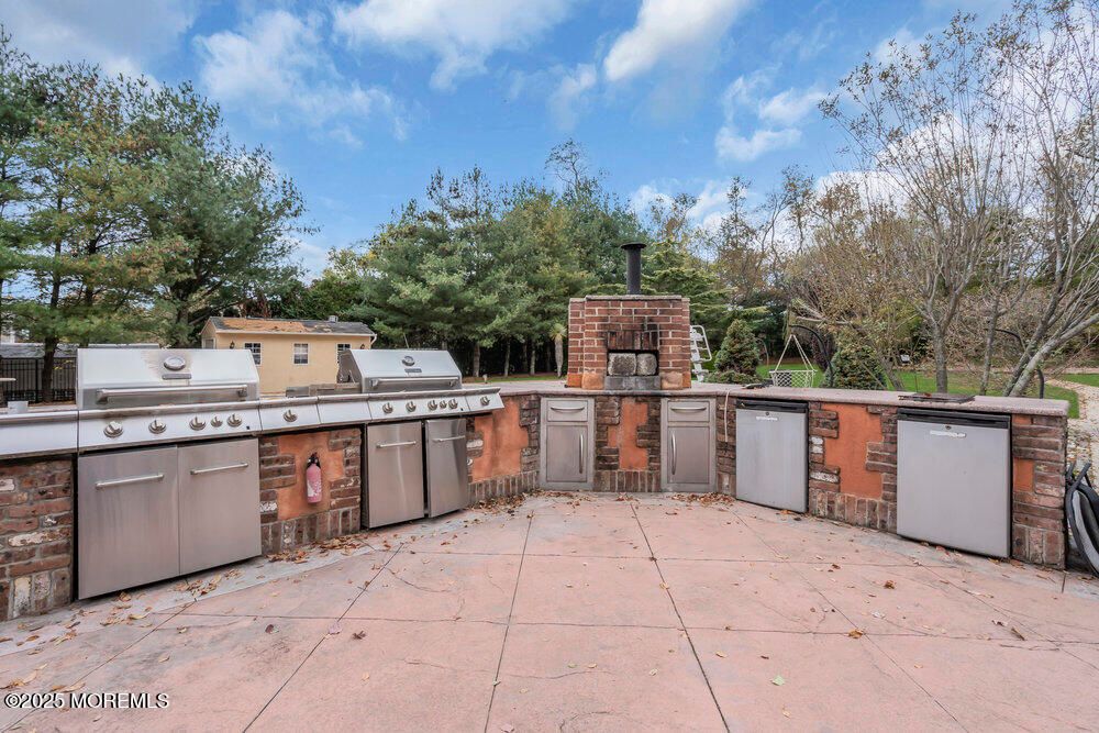 Exterior, Outdoor Kitchen