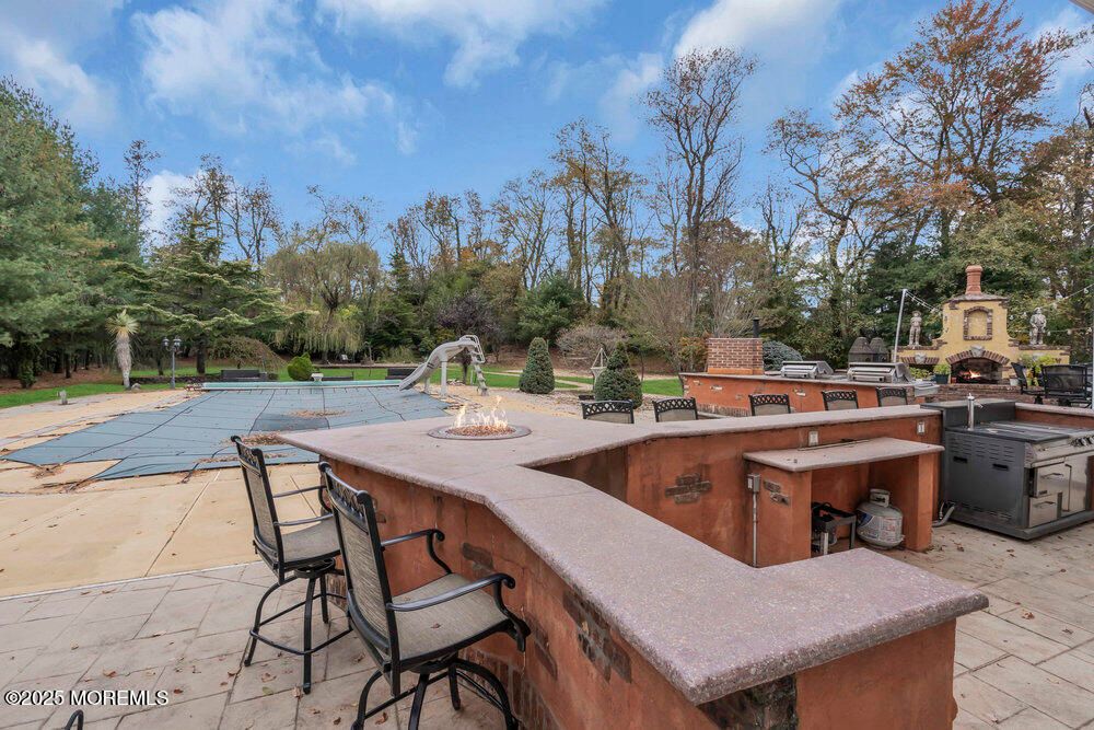 Exterior, Outdoor Kitchen