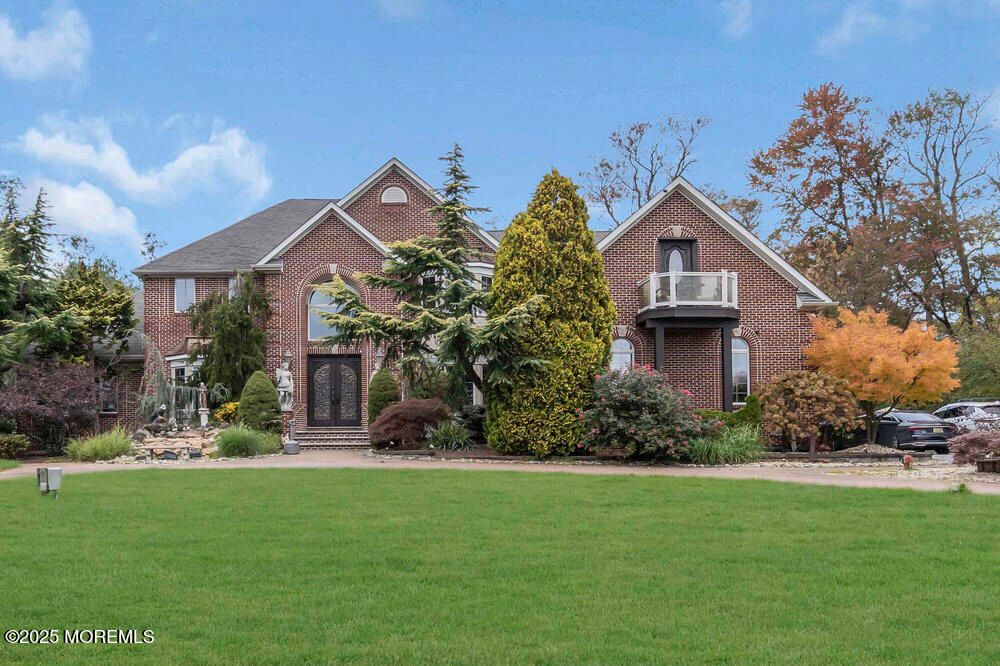 Exterior, Facade, Brick Facade, Brick Traditional