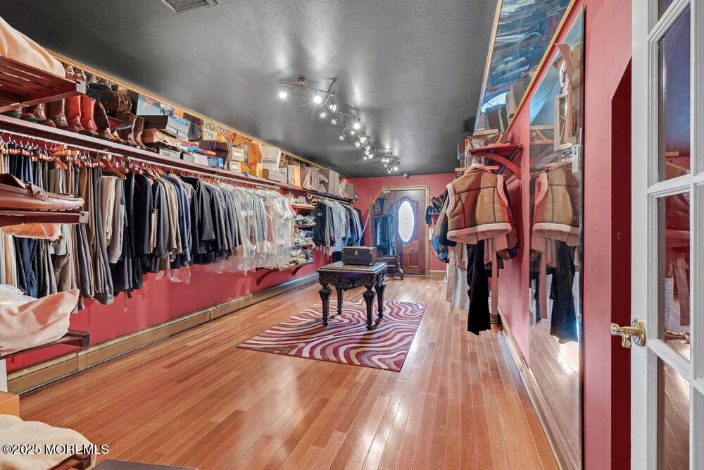 Interior, Walk-in Closets, Wood Texture Flooring