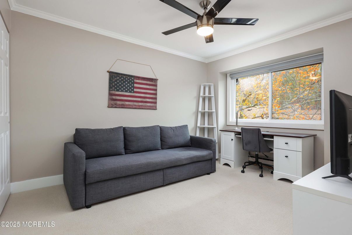 Home Office, Interior