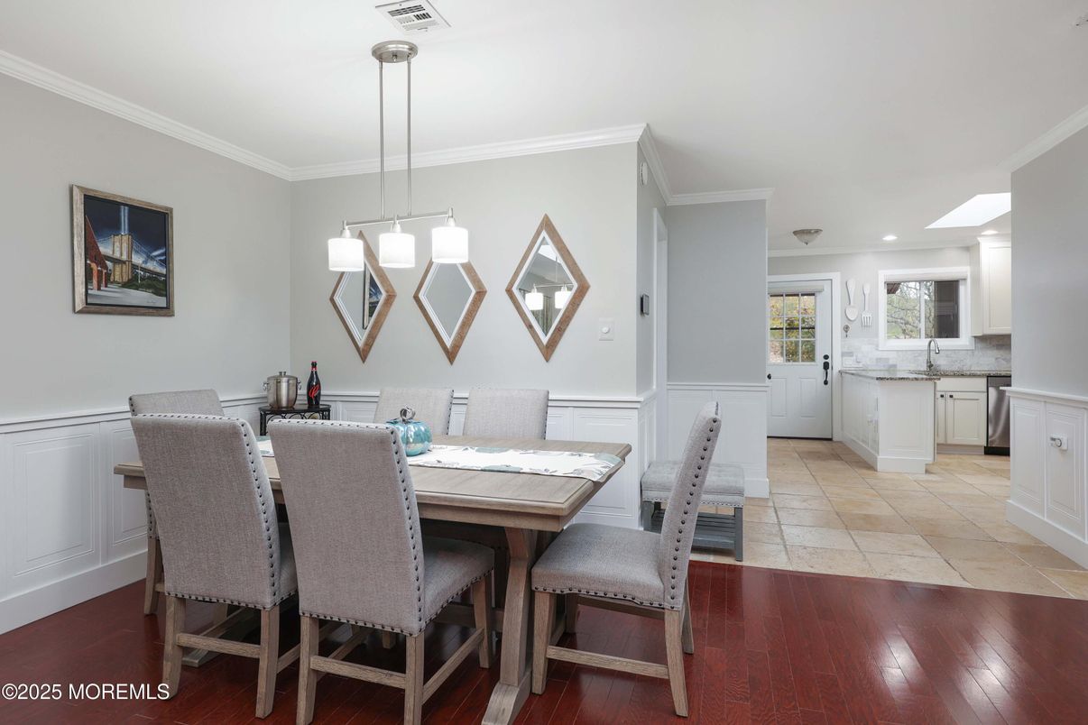 Dining room, Interior, Kitchen, Pendant Lights, Recessed Lighting, Wood Texture Flooring