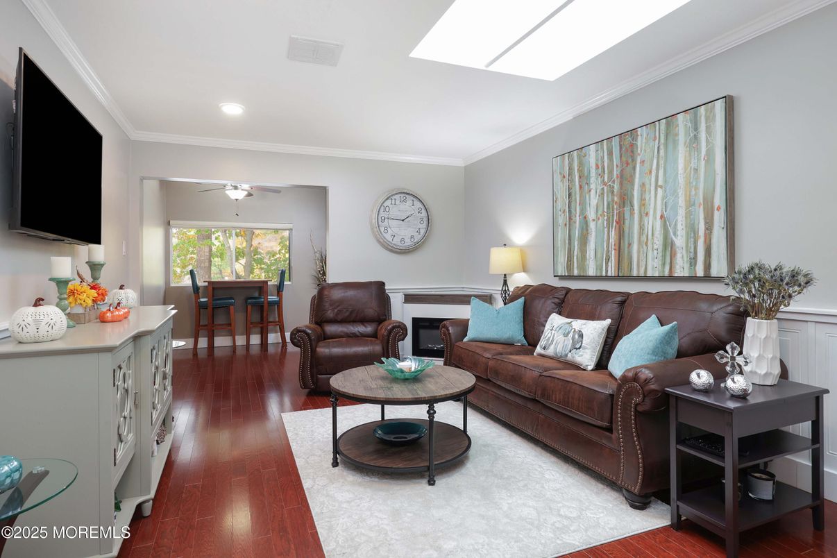 Dining room, Interior, Living room, Recessed Lighting, Wood Texture Flooring