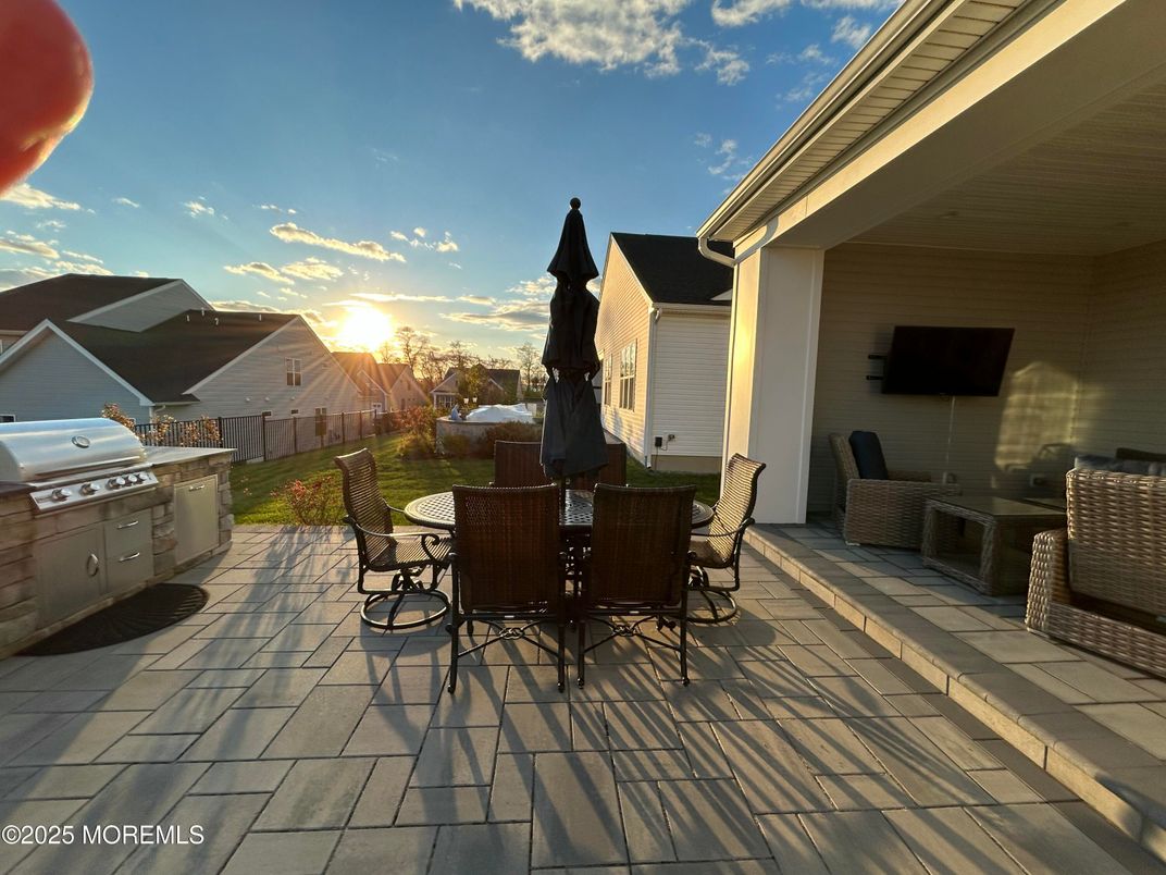 Exterior, Outdoor Kitchen