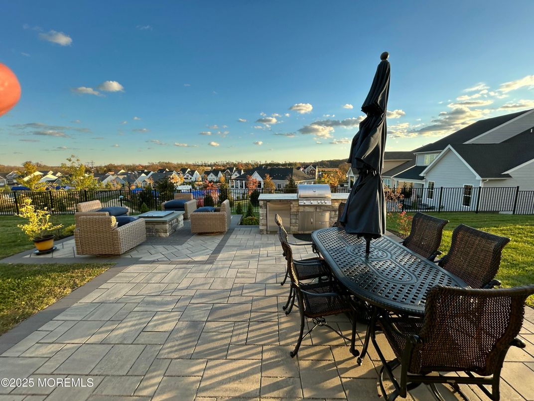 Exterior, Outdoor Kitchen