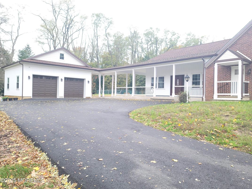 Attached, Exterior, Facade, Brick Facade, Ranch