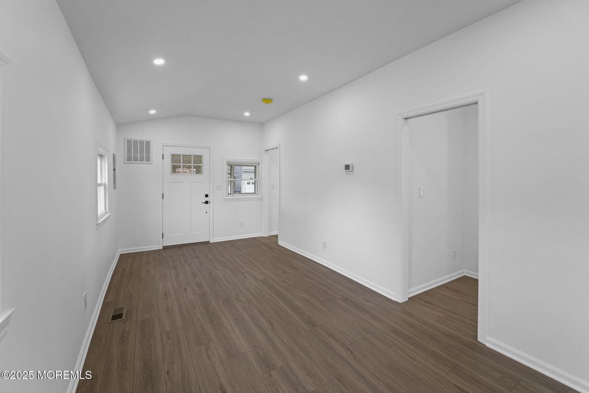 Empty room, Interior, Recessed Lighting, Wood Texture Flooring