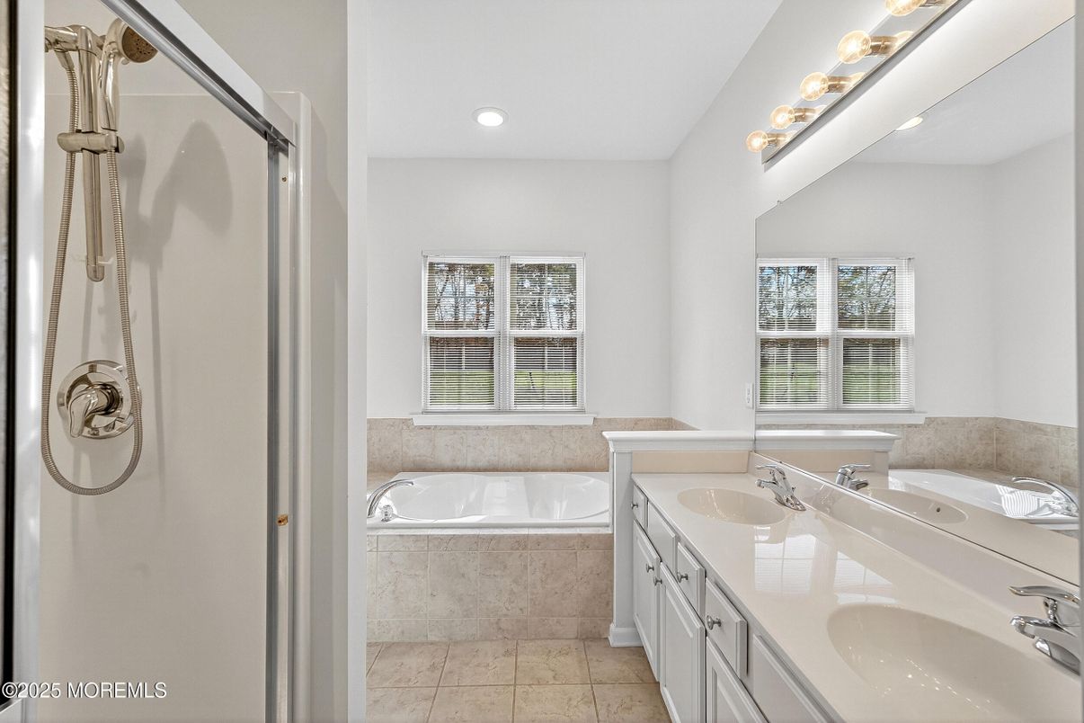 Bathroom, Dual Sink Vanities, Interior, Recessed Lighting
