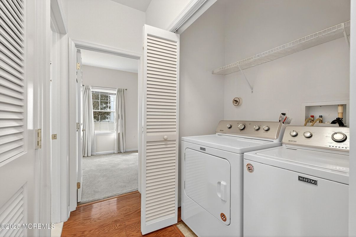 Interior, Utility Closets, Washer, Wood Texture Flooring