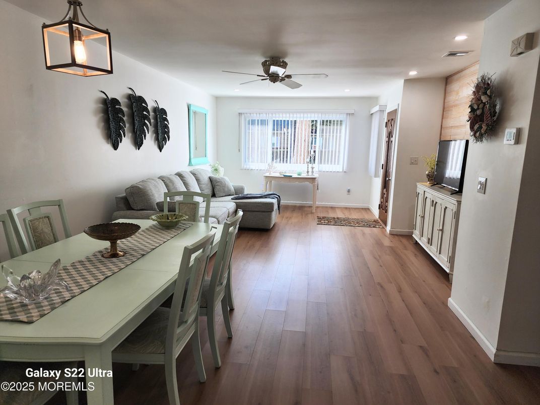 Dining room, Interior, Living room, Recessed Lighting, Wood Texture Flooring