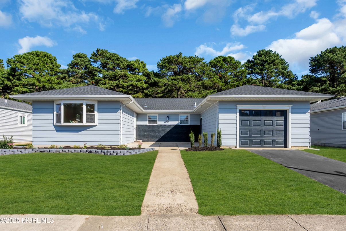 Attached, Exterior, Facade, Ranch