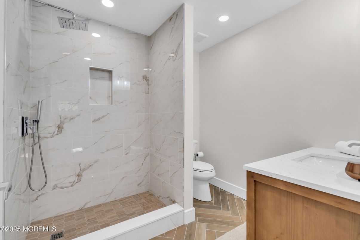 Bathroom, Interior, Marble Walls, Recessed Lighting