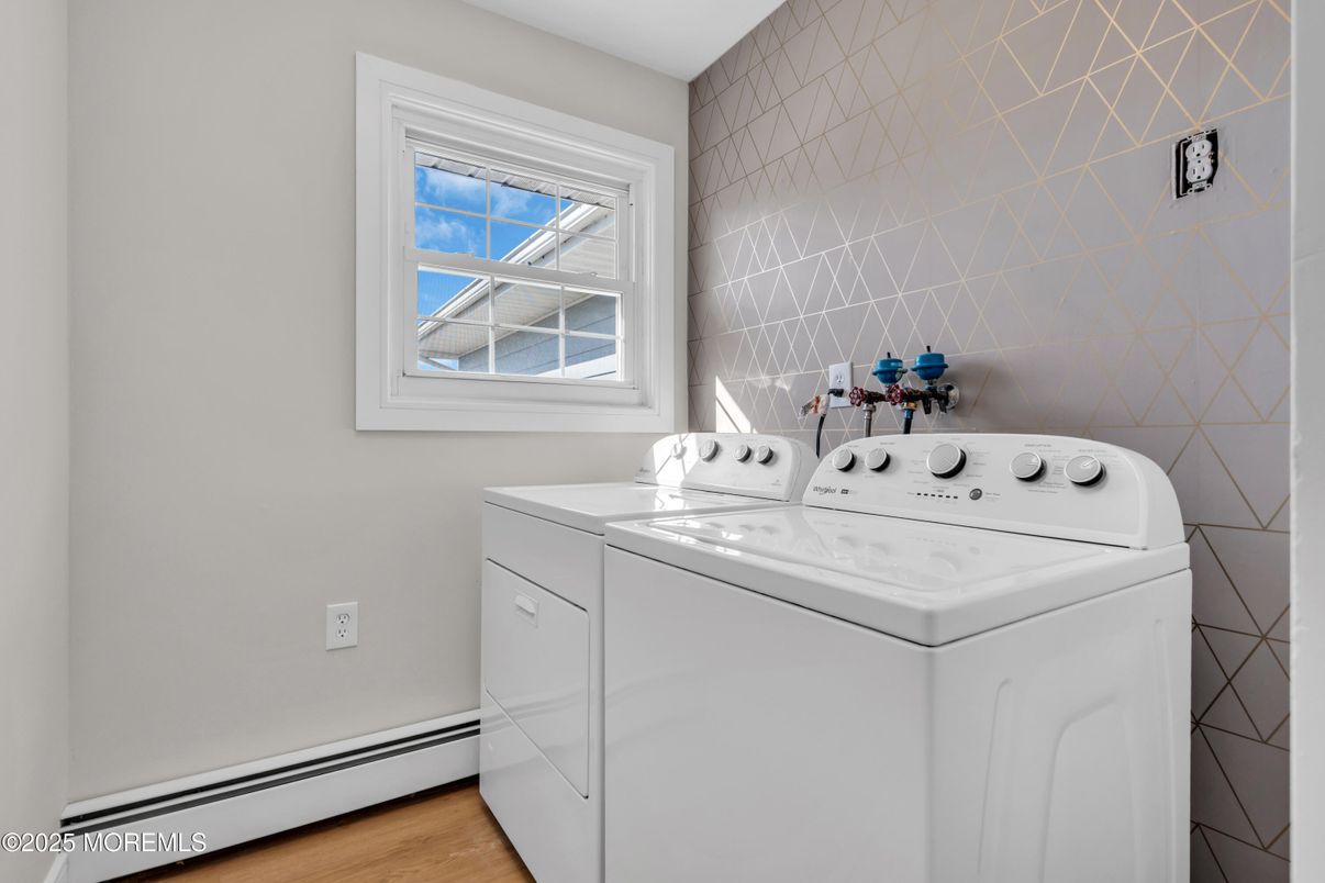 Interior, Washer, Wood Texture Flooring