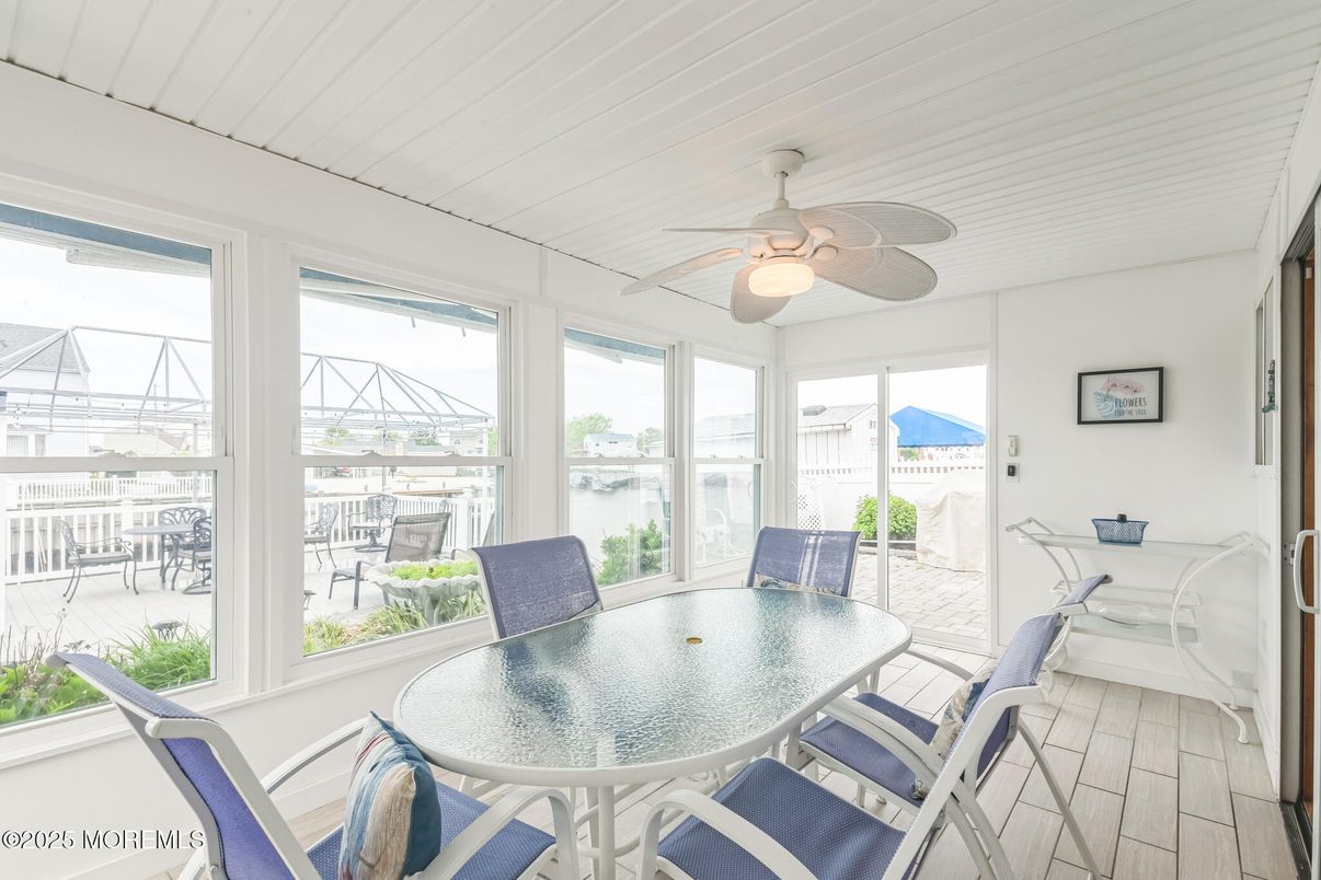Dining room, Interior, Sun Room, Water, Wood Texture Flooring