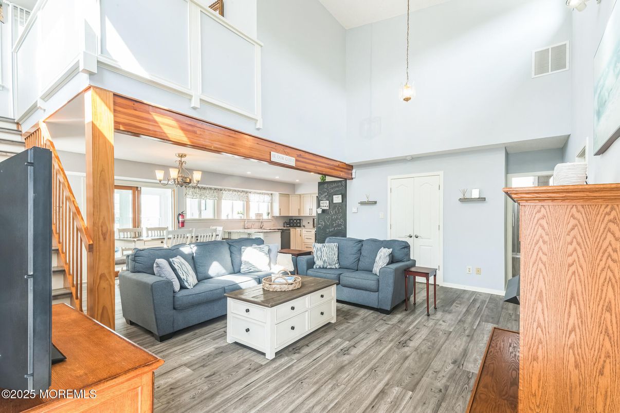 Chandelier, Interior, Kitchen, Living room, Pendant Lights, Recessed Lighting, Wood Texture Flooring