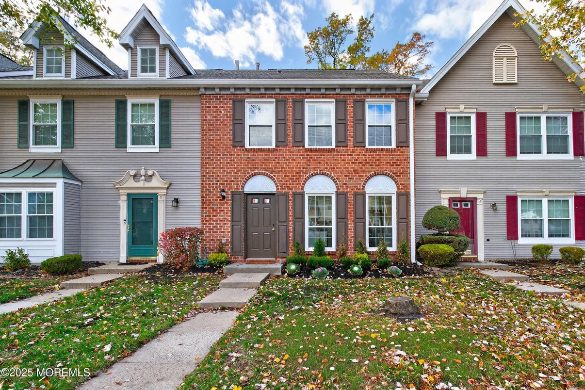 Exterior, Facade, Brick Facade, Georgian