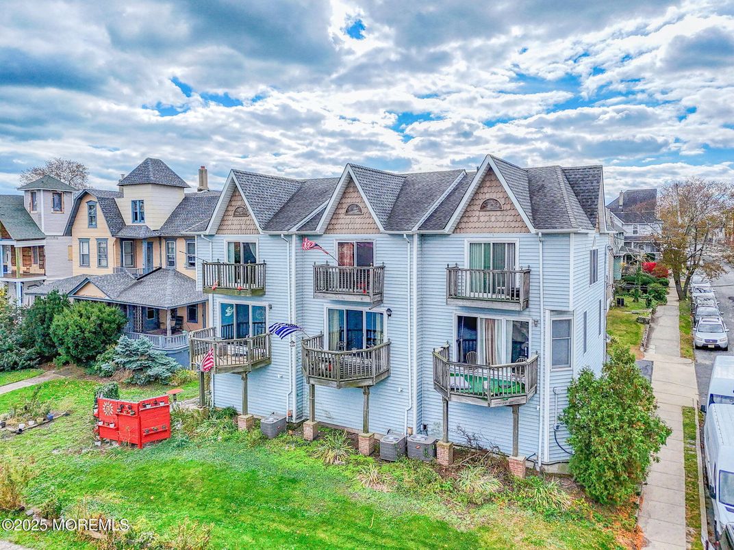 Backyard, Exterior, Facade, Queen Anne Victorian