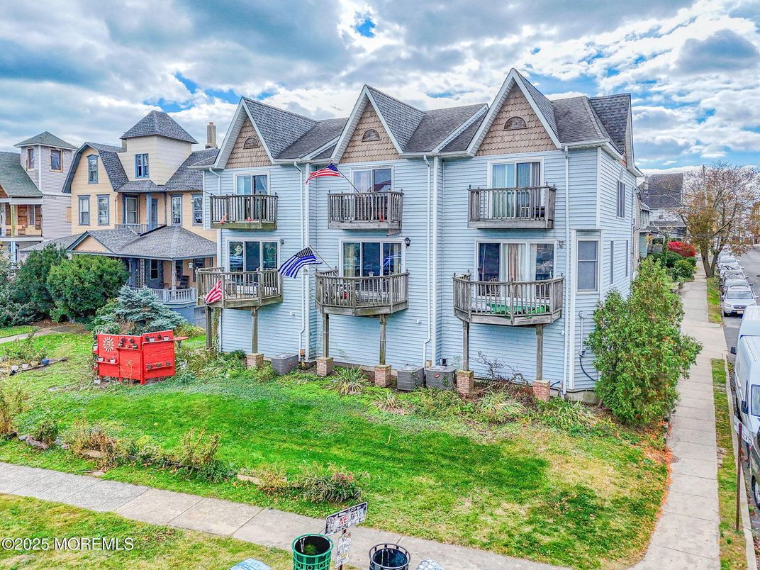 Exterior, Facade, Queen Anne Victorian