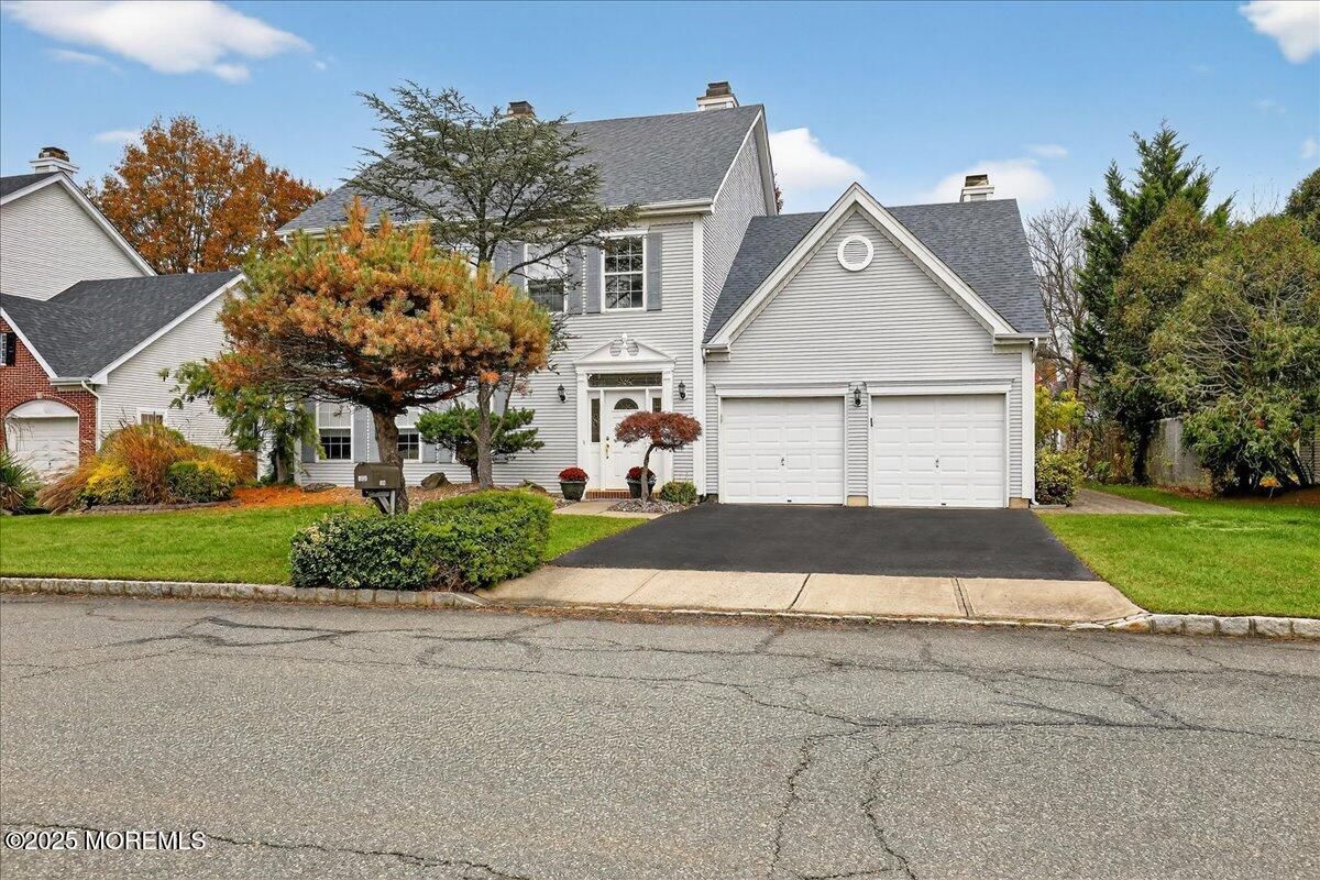 Attached, Exterior, Facade, Cape Cod