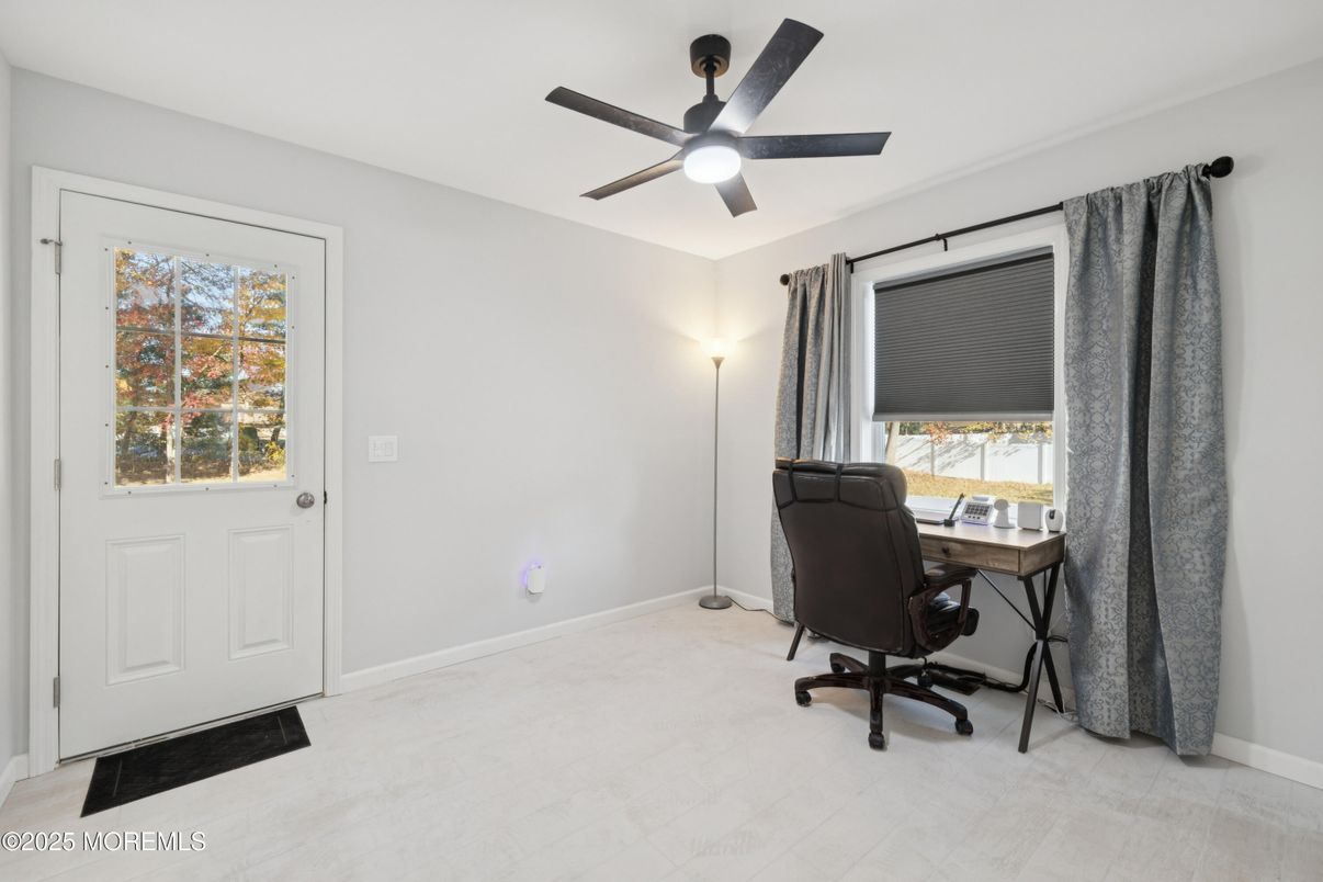 Home Office, Interior