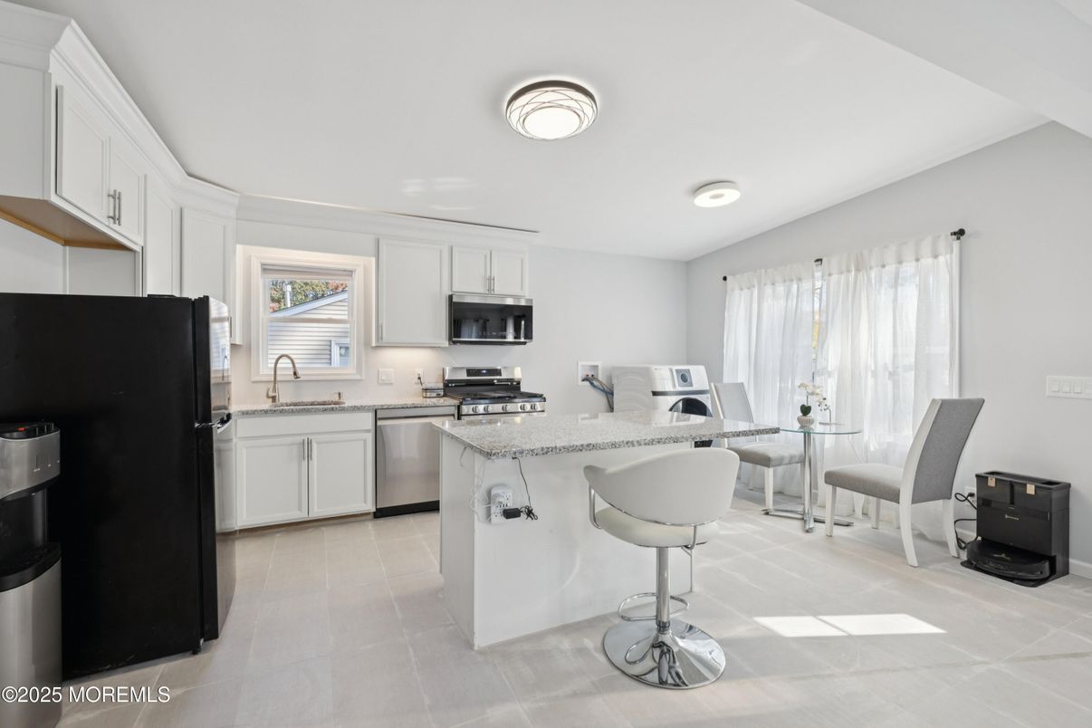 Dining room, Interior, Kitchen, Stainless Steel Appliances