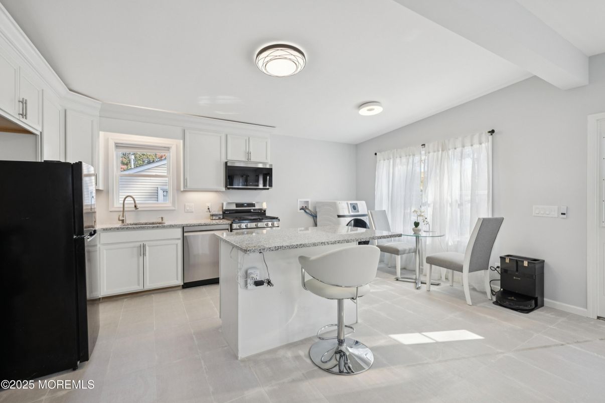 Dining room, Interior, Kitchen, Stainless Steel Appliances