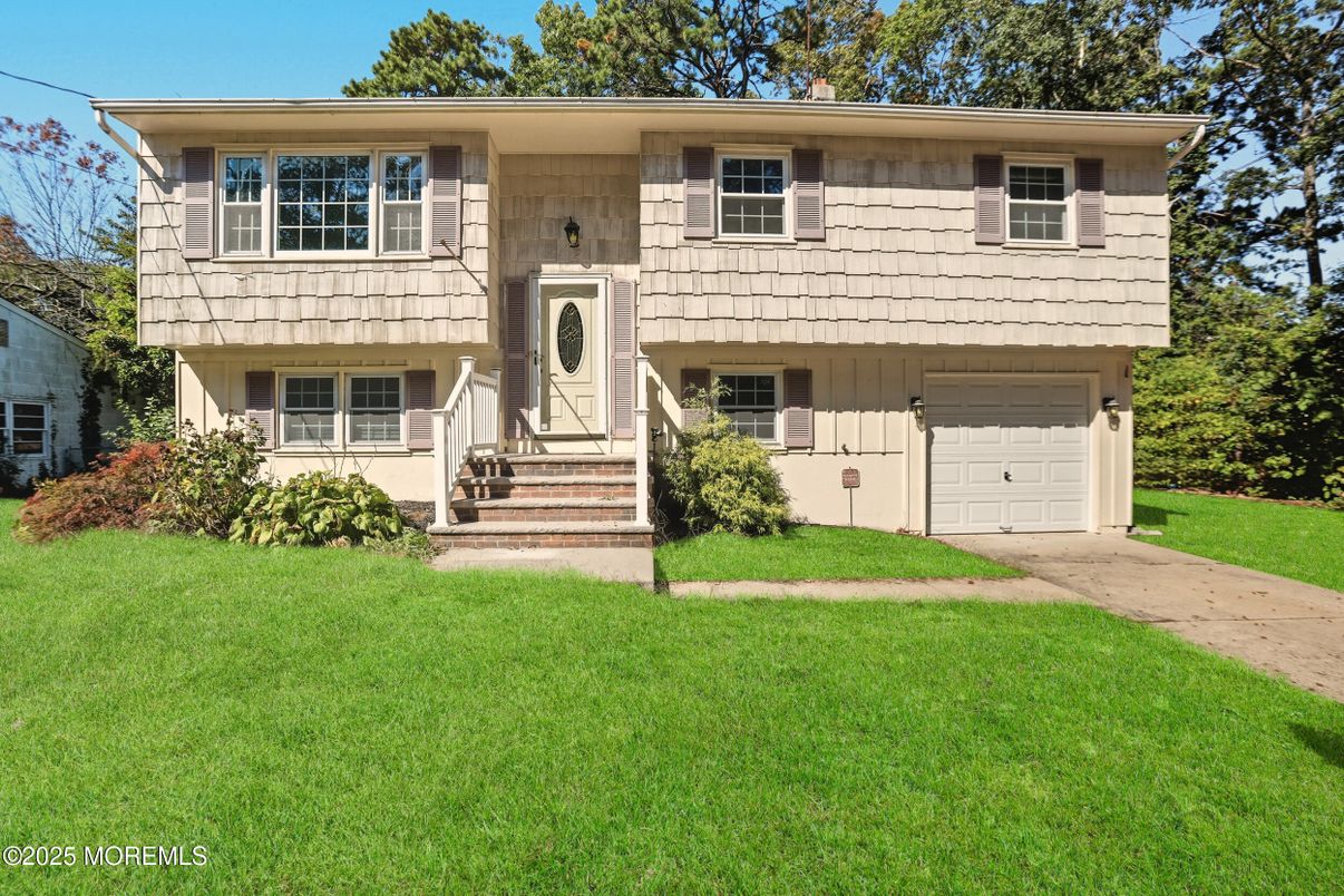 Attached, Exterior, Facade, Raised Ranch