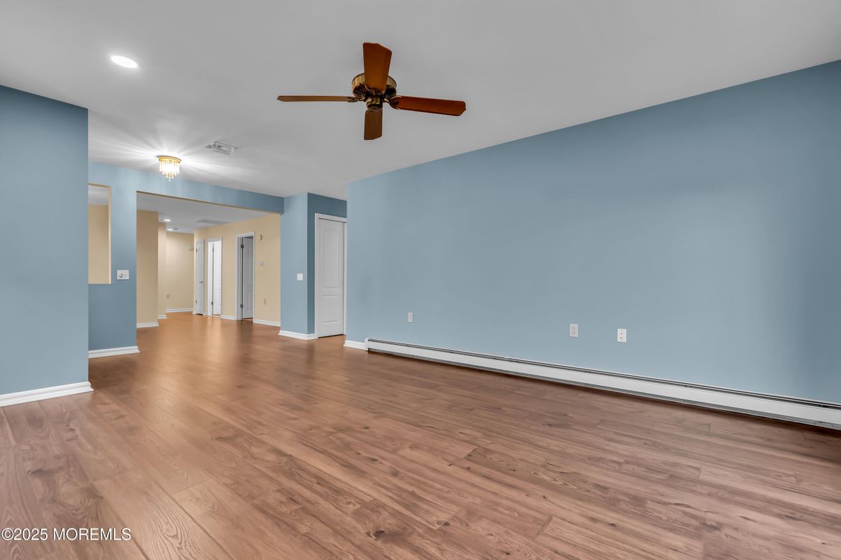 Empty room, Interior, Recessed Lighting, Wood Texture Flooring