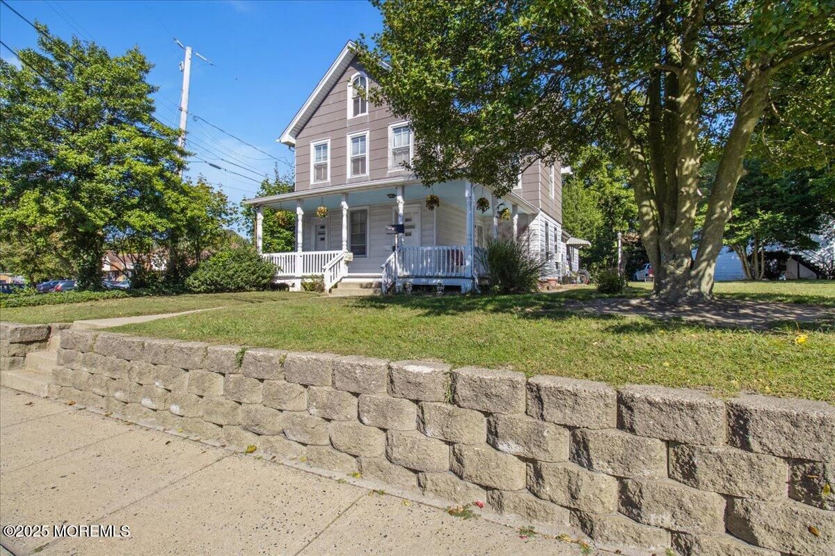 Backyard, Exterior, Facade, Queen Anne Victorian