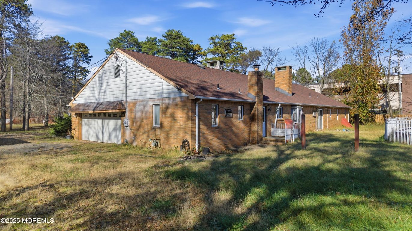 Backyard, Detached Garage, Exterior